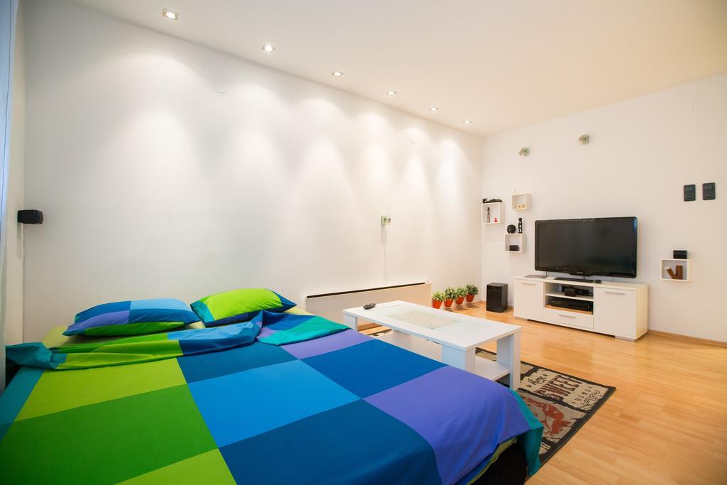 Eazzynight Center Apartment 자그레브 객실 사진
