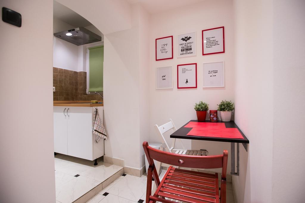 Eazzynight Center Apartment 자그레브 객실 사진