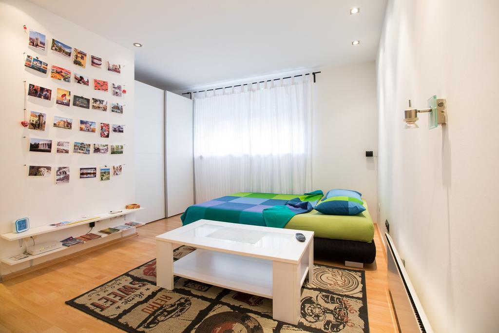 Eazzynight Center Apartment 자그레브 객실 사진